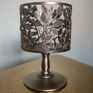 BATH AND BODYWORKS 3 WICK CANDLE HOLD